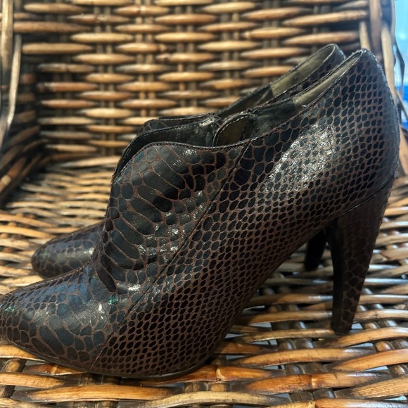 Sam Edelman crocodile black and brown heeled booties in size 8 - Picture 1 of 11